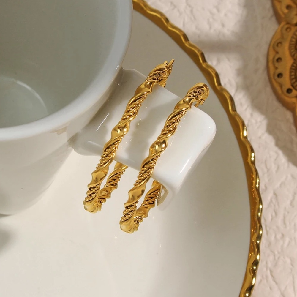 NEW 18K GOLD TWISTED WAVE CIRCLE HOOP EARRINGS, NICE EARRINGS, CUTE EARRINGS - Picture 5 of 6